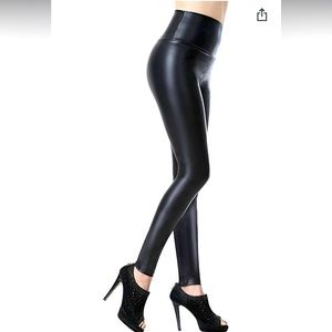 NWT SZ SM BLACK Faux leather leggings by EVERBELLUS